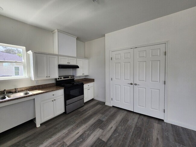 Building Photo - 3/2/2-on a Cul De Sac-Ready for move in