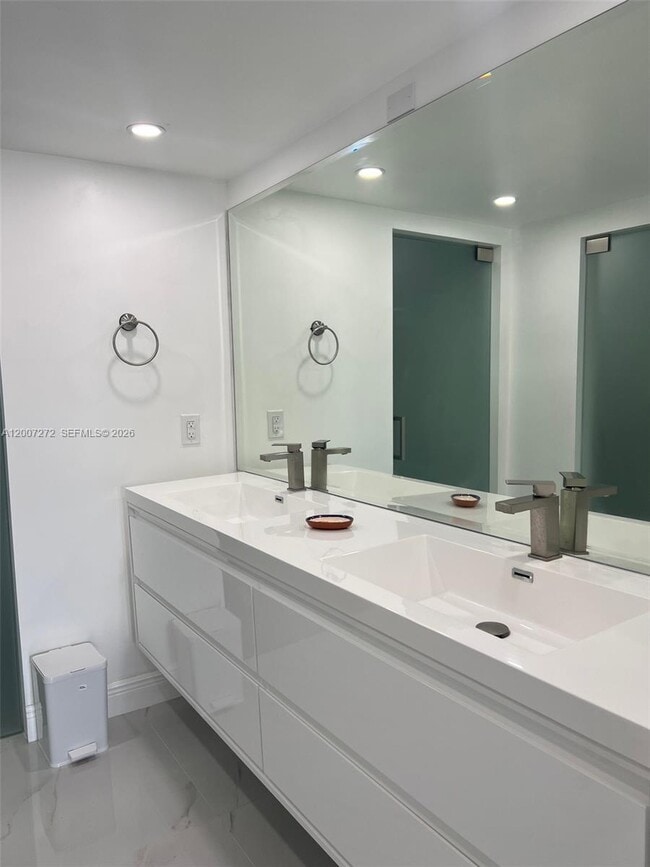 Building Photo - 155 Ocean Ln Dr