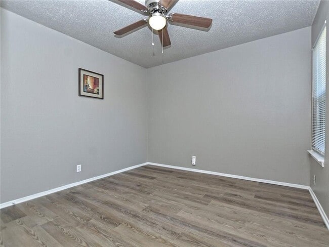 Building Photo - 8905 Pineridge Dr
