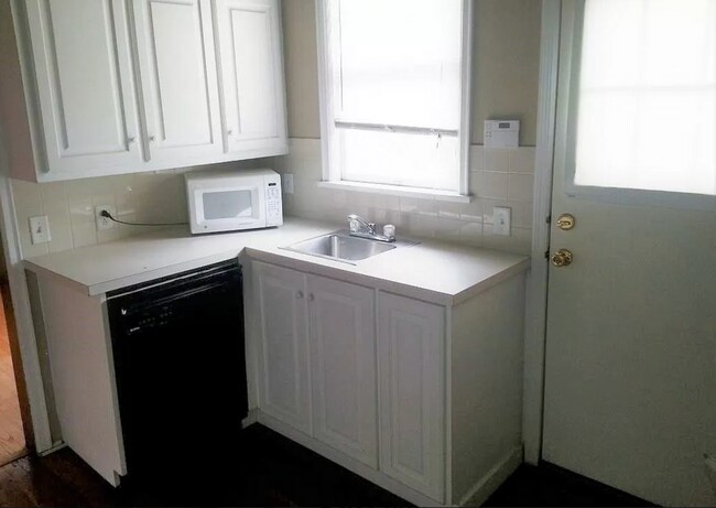 Building Photo - 558-560 S 34th St