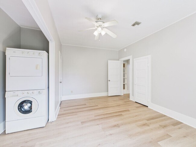 Building Photo - Adorable 3 bed, 1 bath home available in S...