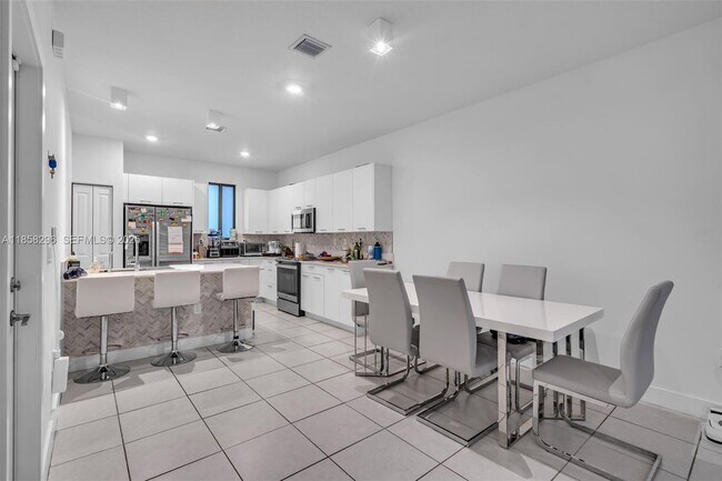 Building Photo - 4450 NW 83rd Pkwy