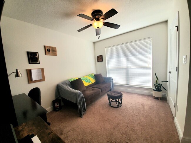 Building Photo - Corner Lot 4/2 Home - Fenced Yard - Near NAS