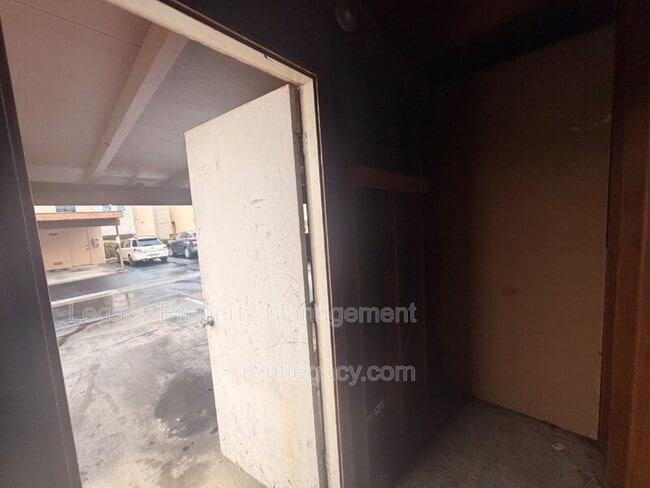 Building Photo - 1427 Bel Air Dr