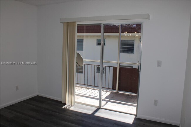 Building Photo - 13685 NE 10th Ave