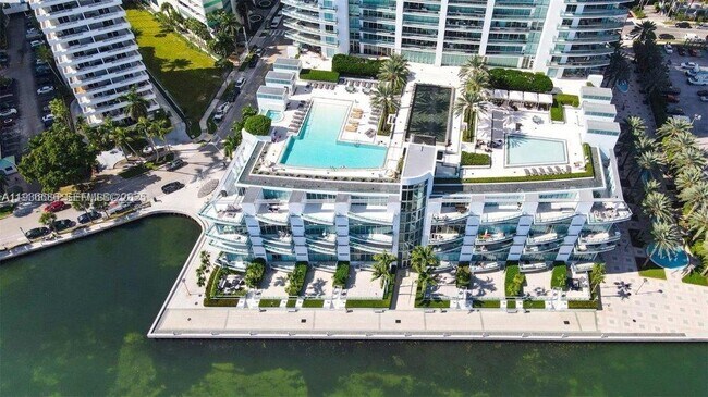 Building Photo - 1331 Brickell Bay Dr