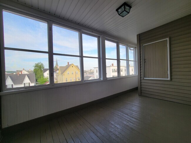 Building Photo - 402 Hevey St