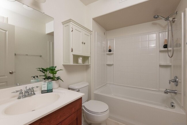 Building Photo - Spacious 4BR/4BA Tri-Level Coastal Townhome | 2 Car Garage | Washer & Dryer | Point Loma