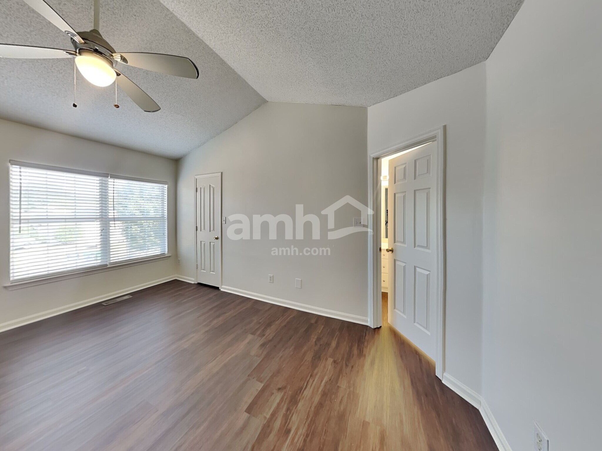 Building Photo - 8401 Redstone View Dr