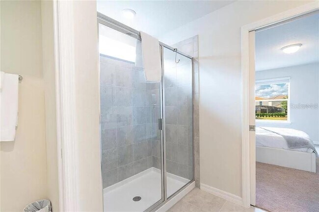 Building Photo - 7243 Oak Hammock Dr