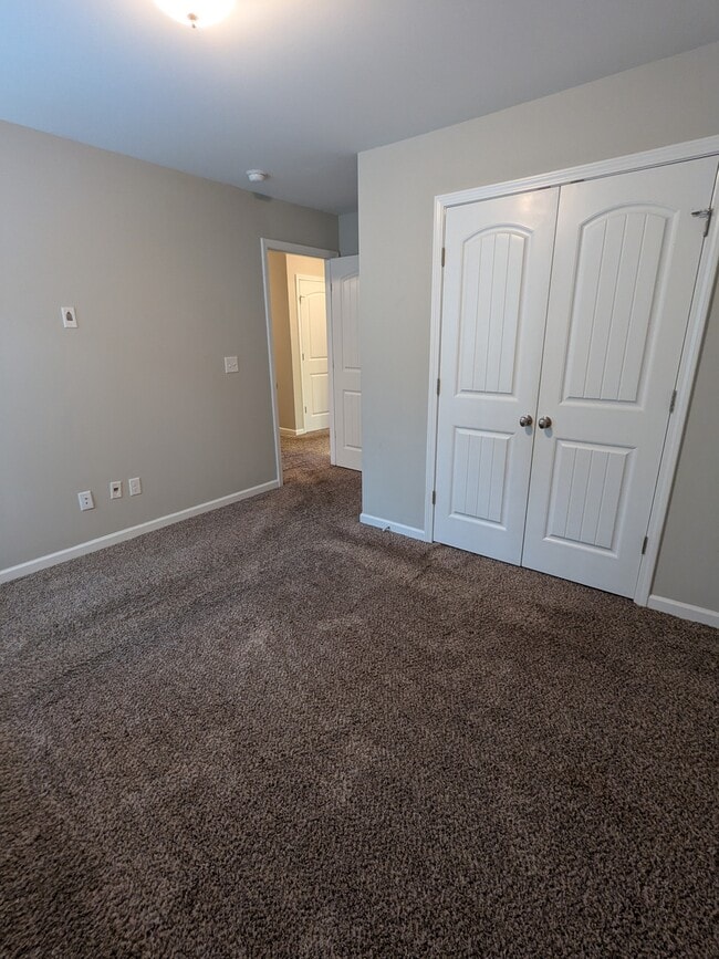 Building Photo - 740 Pippin Dr