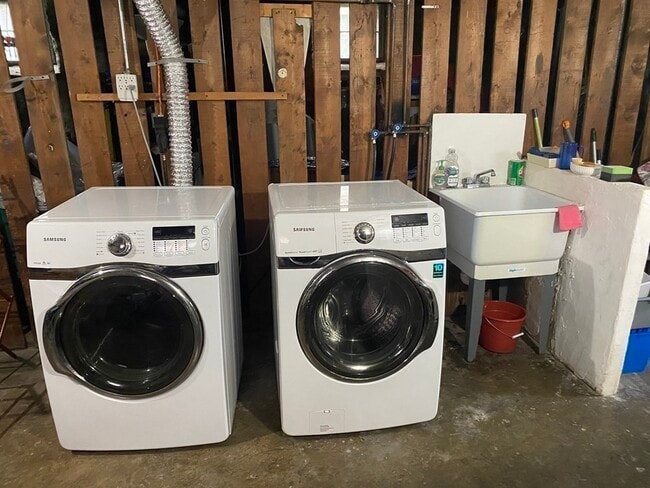 Building Photo - 30 Lorette St