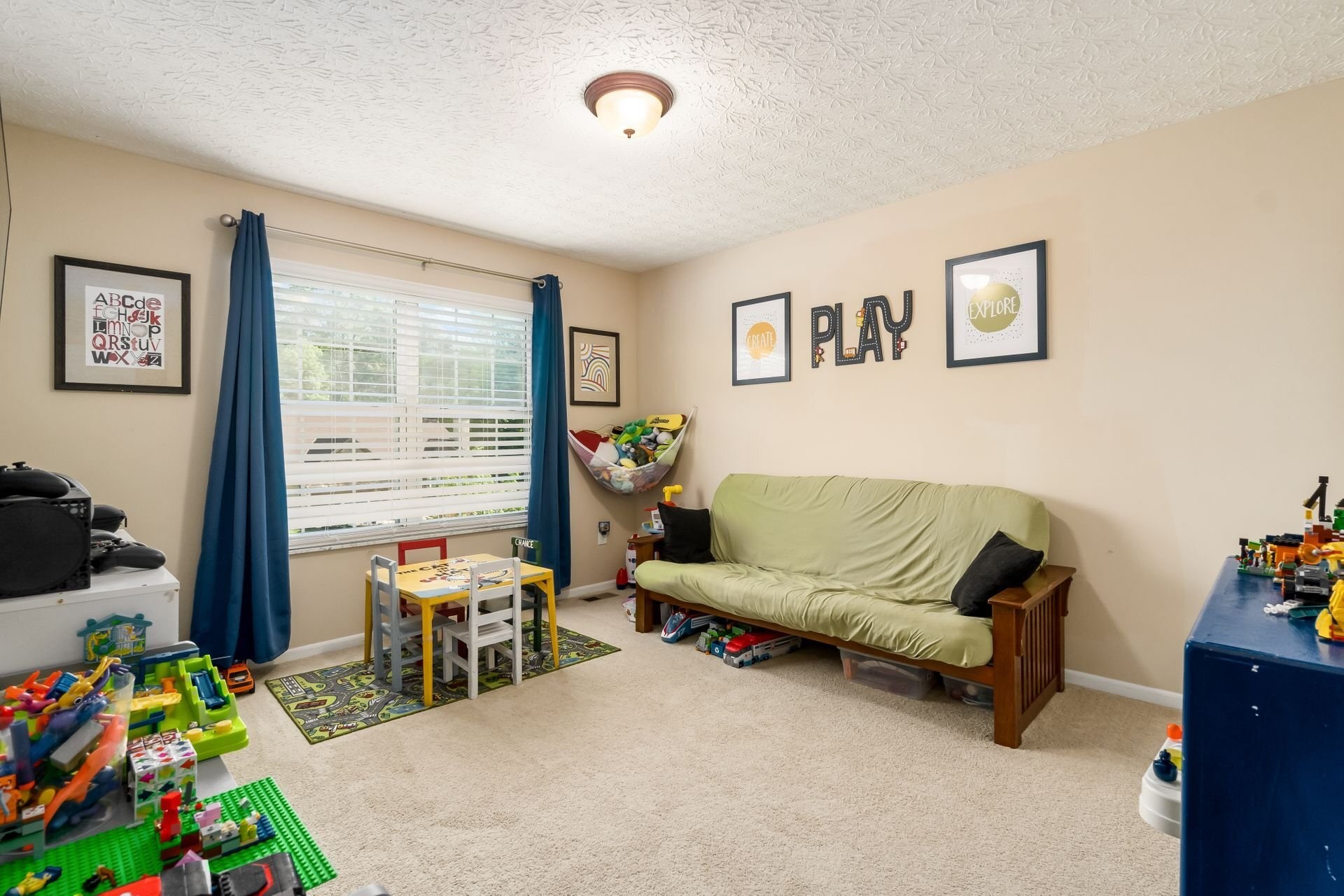 Building Photo - 315 W Hull Dr