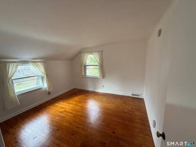 Building Photo - 5 Little Brook Rd