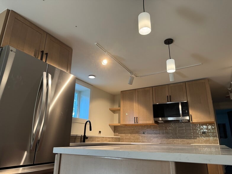 Unit G - 2457 N Mozart St