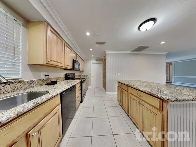 Building Photo - 331 Mendez Dr