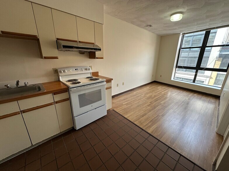 Building Photo - 83 Essex St