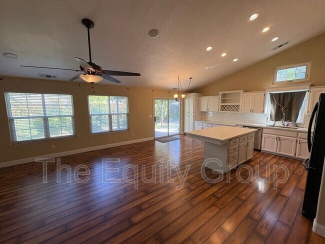 Building Photo - 3524 S Lincoln Ct