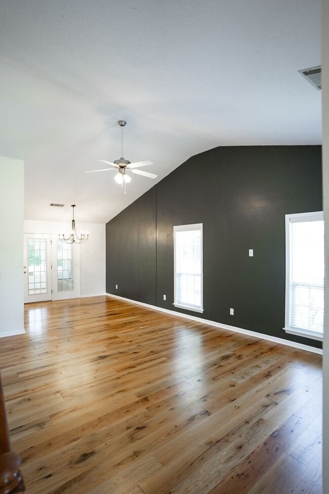 Building Photo - 537 Cedar Rock Dr