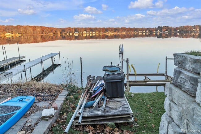 Building Photo - 8165 Leonard Dr