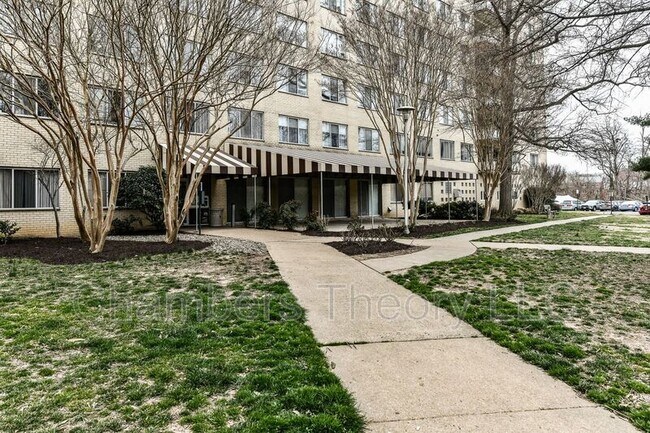 Building Photo - 6621 Wakefield Dr