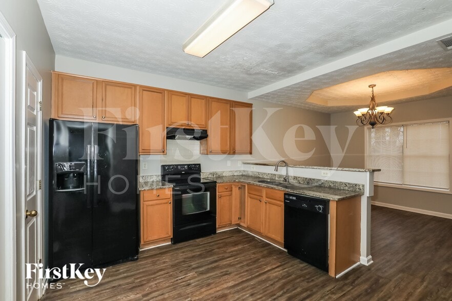 Building Photo - 637 Old Ivy Chase