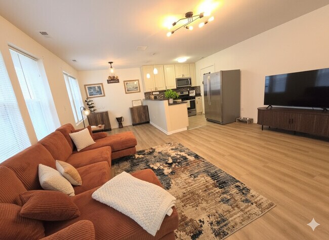 Building Photo - 4427 N Lawndale Ave