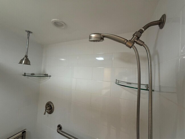 Building Photo - 2660 Carambola Cir N