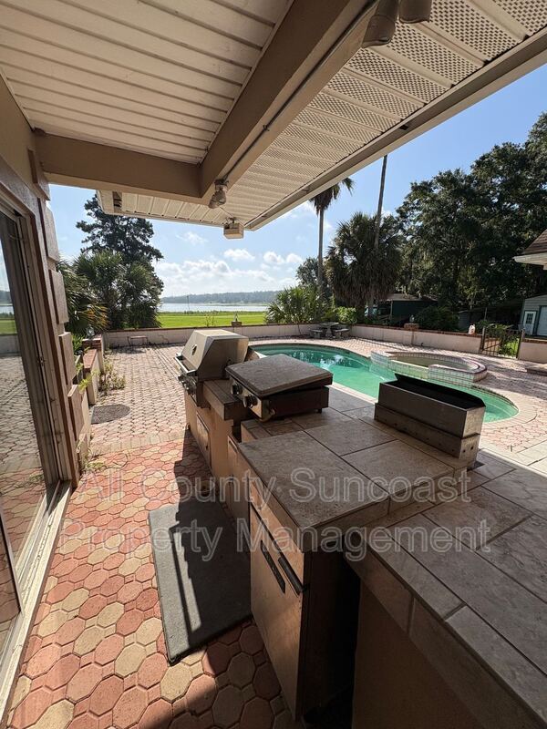 Building Photo - 2600 Lucerne Dr