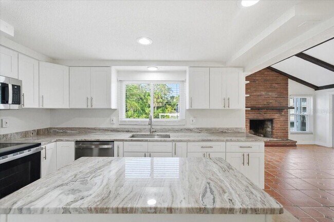 Building Photo - 7527 Hatteras Dr