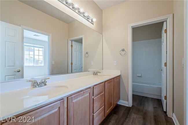 Building Photo - 7225 Fern Meadow St