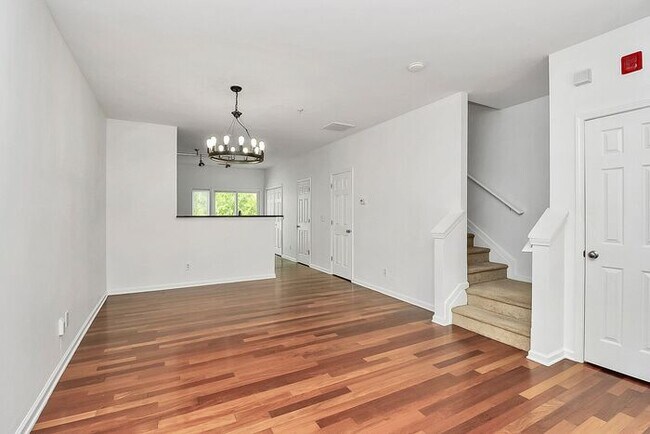 Building Photo - Spacious 2BD/2.5BA Condo in NODA!
