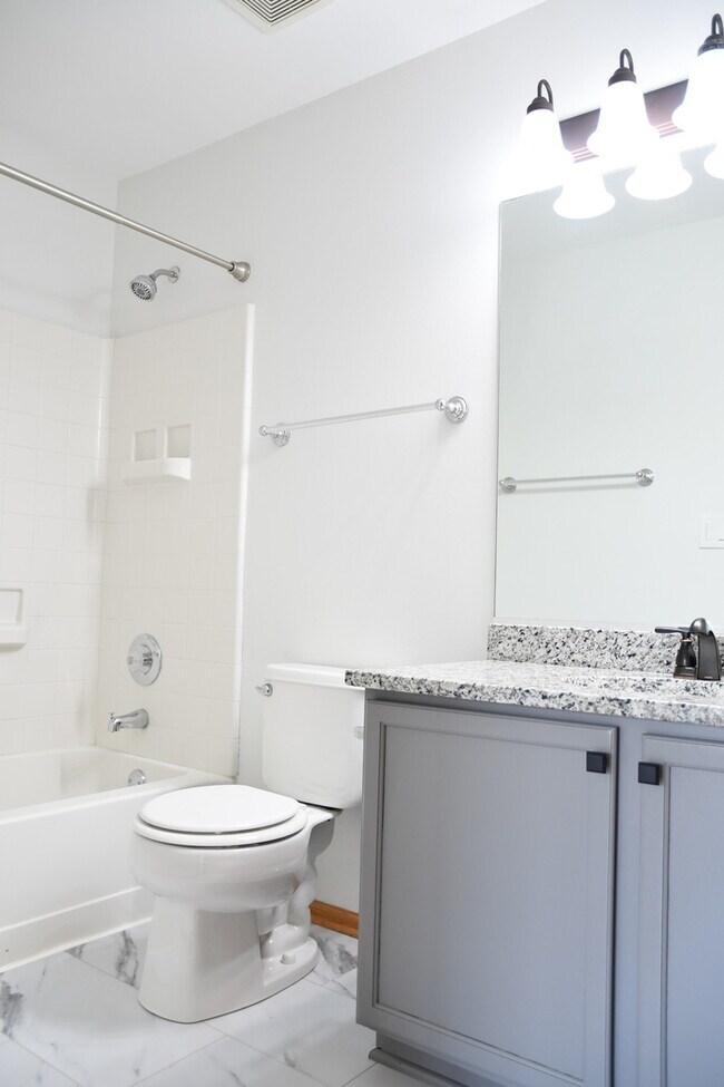 Building Photo - 3467 Ravinia Cir