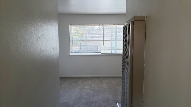 Building Photo - San Antonio Ave.