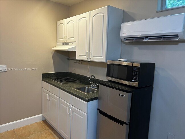 Building Photo - 7630 SW 73rd Pl