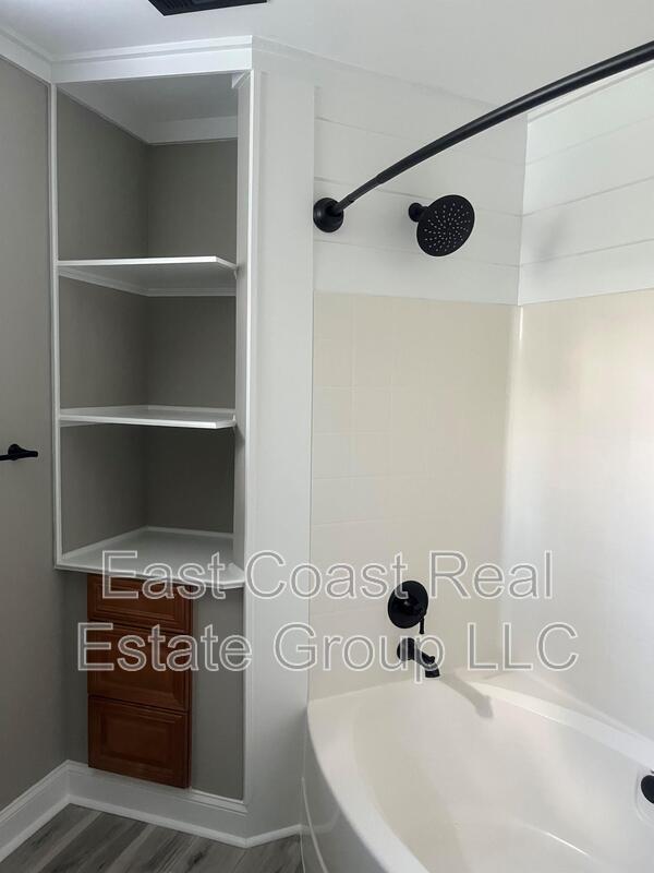 Building Photo - 18061 Crampton Ln