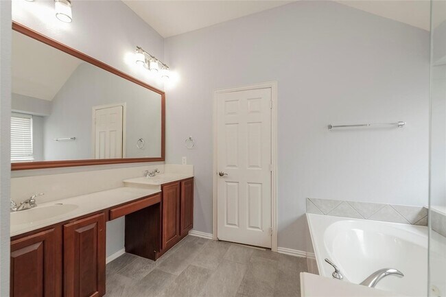 Building Photo - 12422 Daimler Dr