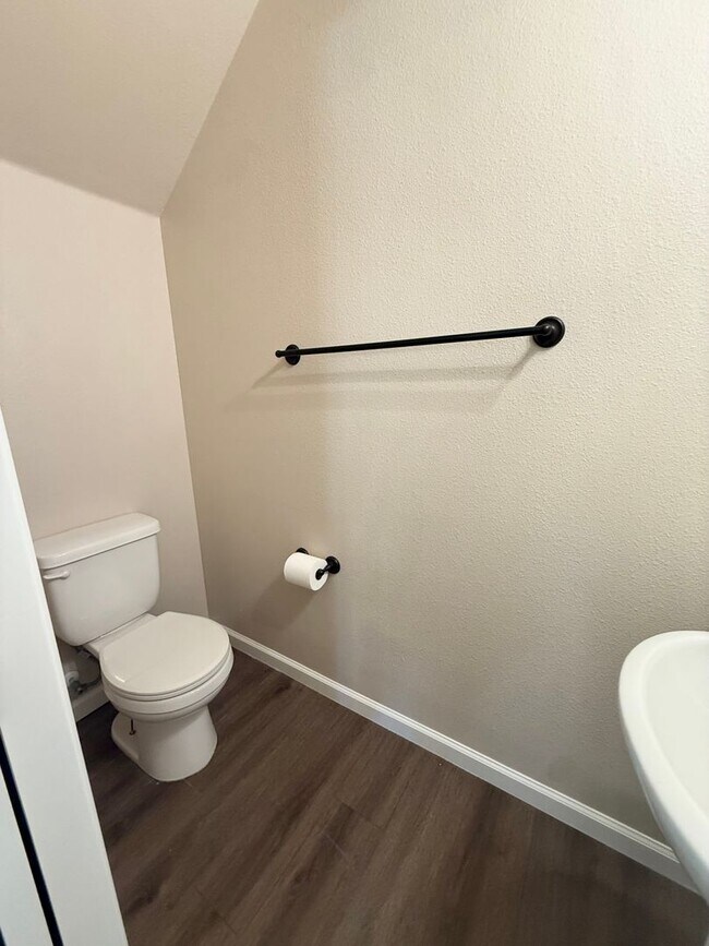 Building Photo - Move In Ready 3 Bed 2.5 Bath!!!