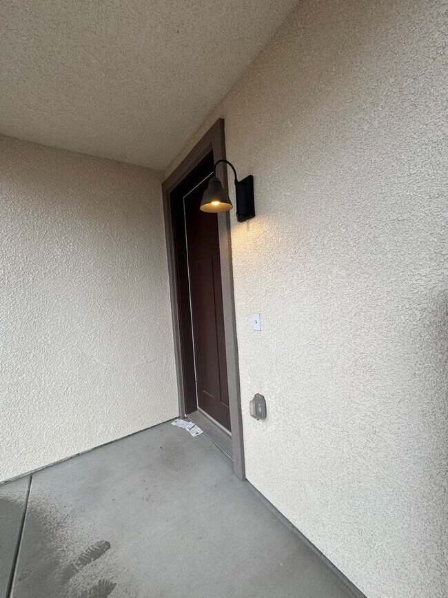 Building Photo - 4321