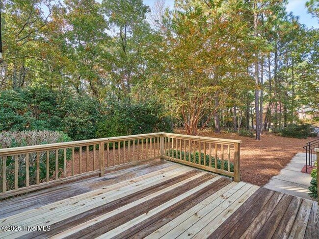 Building Photo - 110 Pine Cone Way