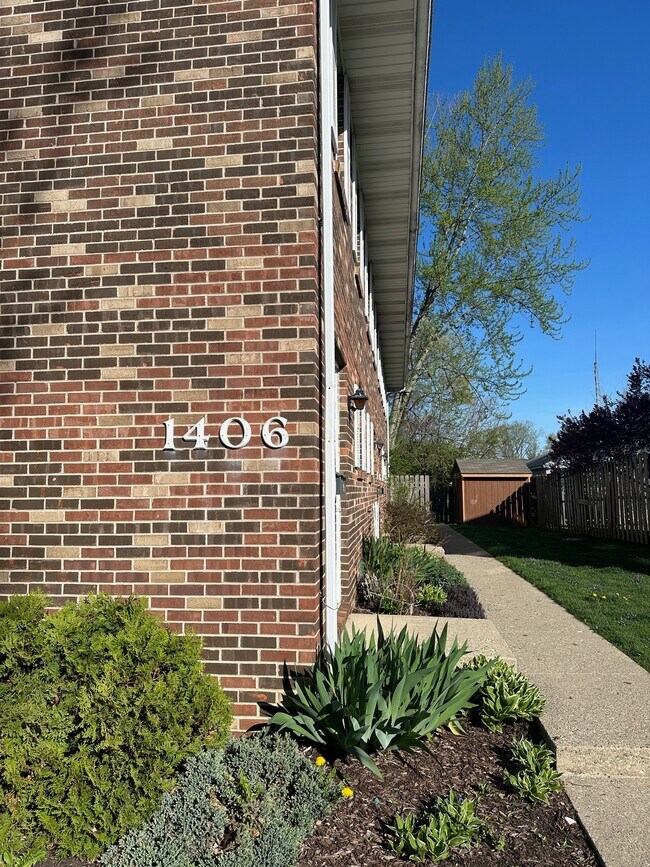 Primary Photo - 1406 Sunset Dr
