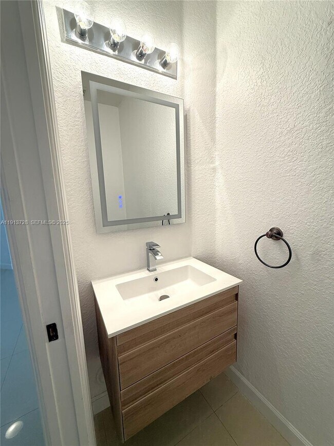 Building Photo - 10802 NW 84th Ln