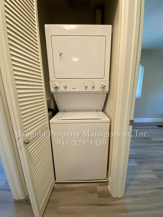 Building Photo - Spacious and Cozy Condo In Willow Glen - R...