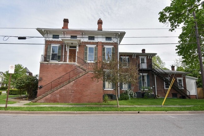 Building Photo - MT440