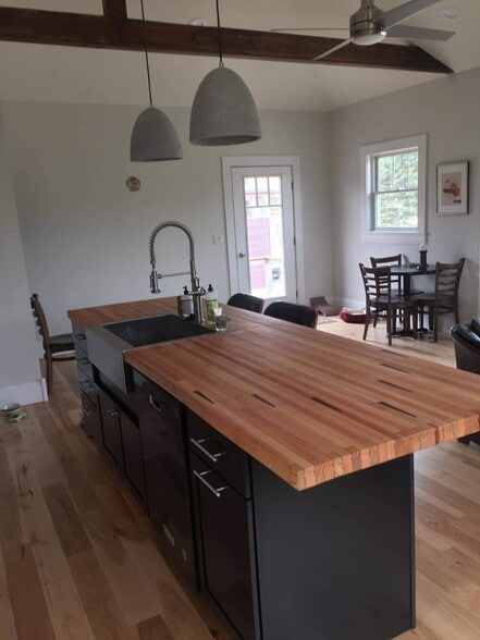 Building Photo - 19 5th Ave