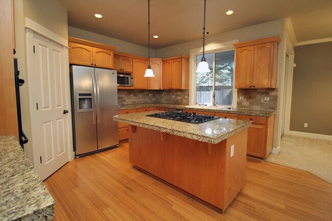 Building Photo - Alluring 4 Bedroom, 2.5 Bathroom Modern ho...