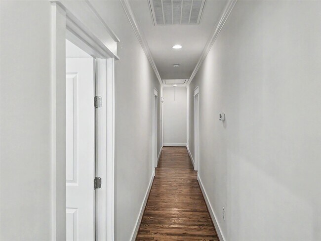 Building Photo - 603 Archer St