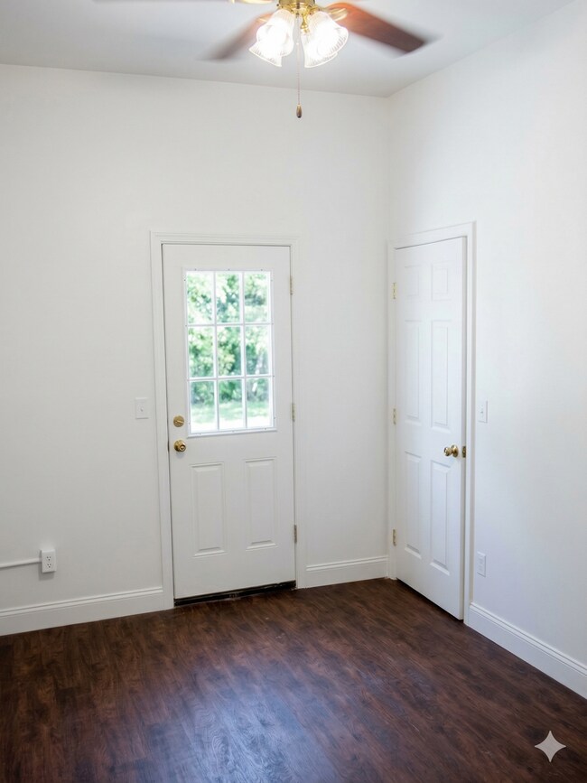 Building Photo - Luxury College Rental - South Side Flats