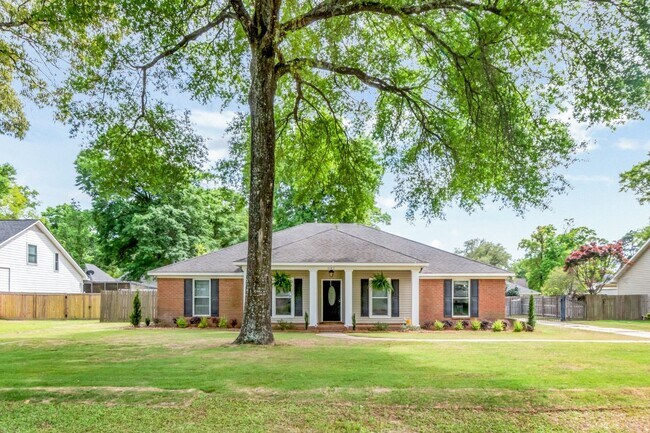 Building Photo - Great house with a pool in Satsuma!