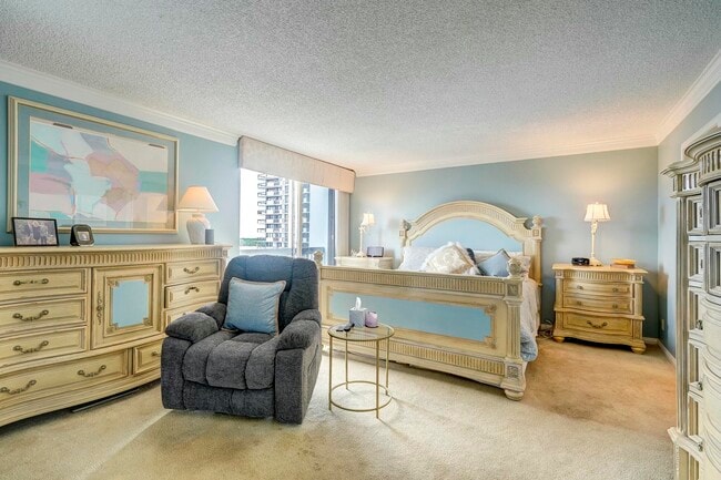 Building Photo - 123 Lakeshore Dr